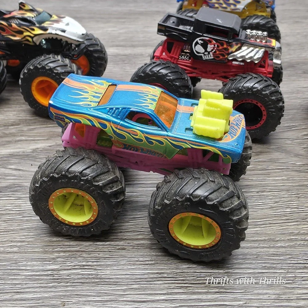 5 Hotwheels Monster Trucks 1:64 - Darth Vader, Bone Shaker, Roger Dodger, Haul